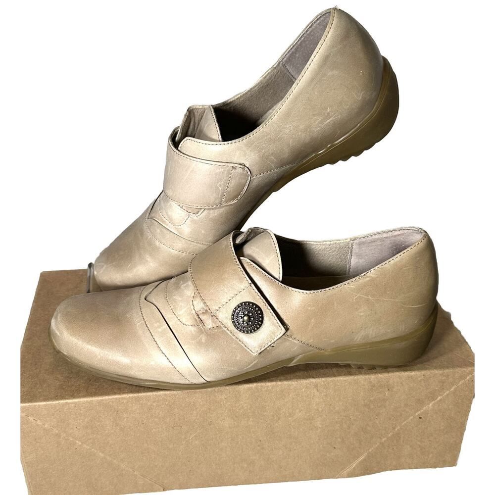 MUNRO Ladies 8N "Tour" Stone Leather Comfort Hook & Loop Enclosure Shoes in Box
